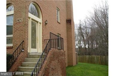 1425 Templeton Place, Rockville, MD 20852 - photo 1