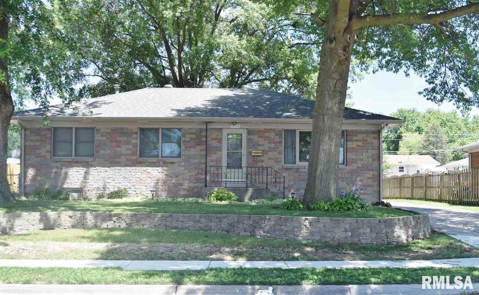 1838 W 36th St, Davenport, IA 52806 - photo 1