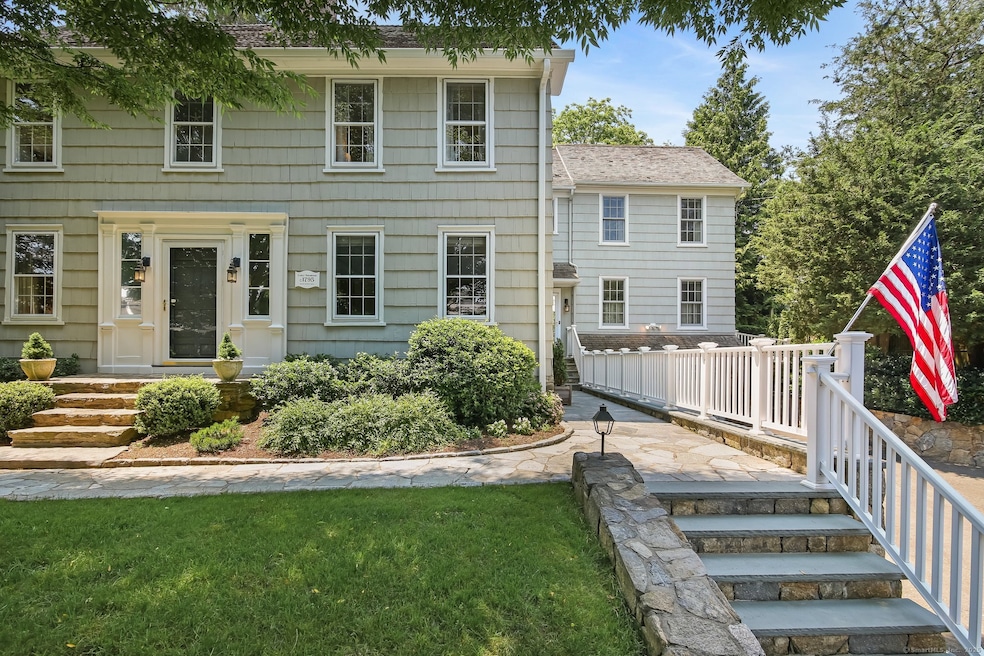 216 Hillspoint Rd, Westport, CT 06880 - photo 1