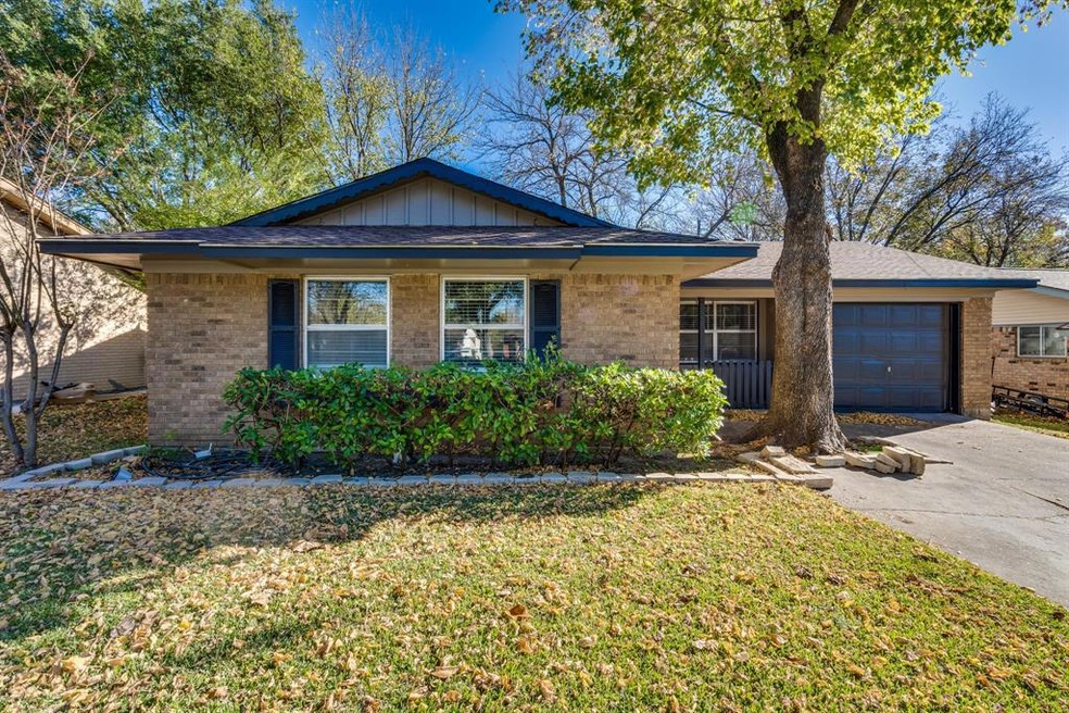 2705 Linda Dr, Ennis, TX 75119 - photo 1