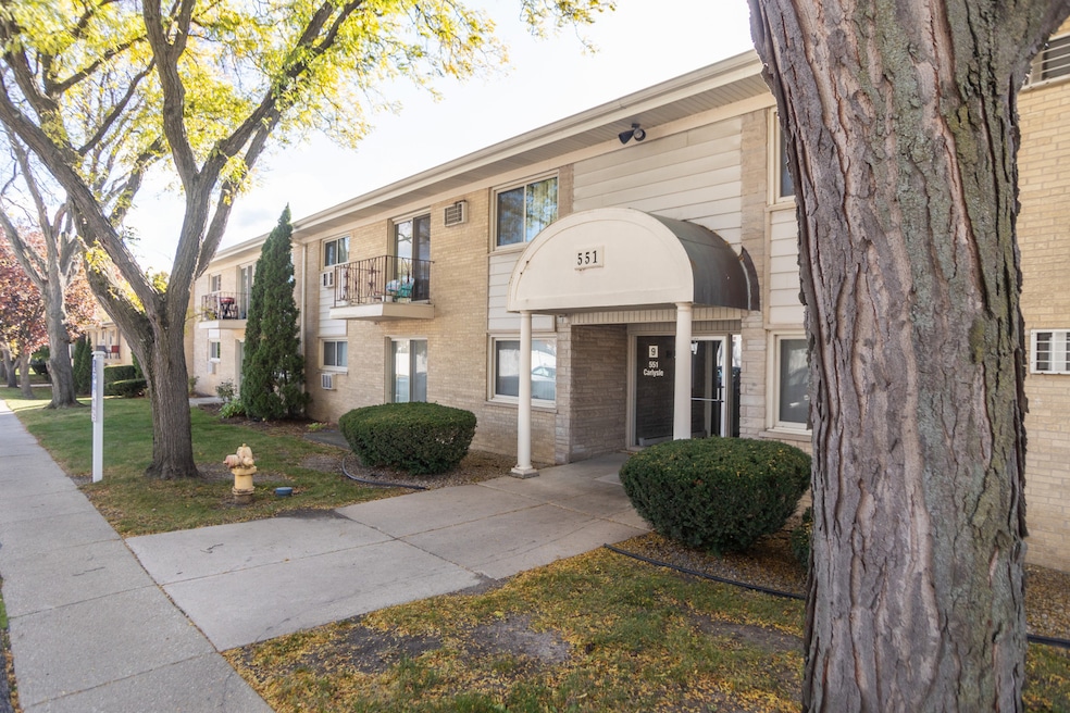 551 Carlysle Dr unit 2, Clarendon Hills, IL 60514 - photo 1