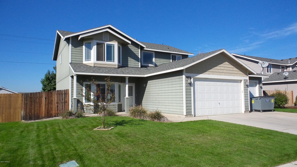 208 S Zeus St, Moxee, WA 98936 - photo 1