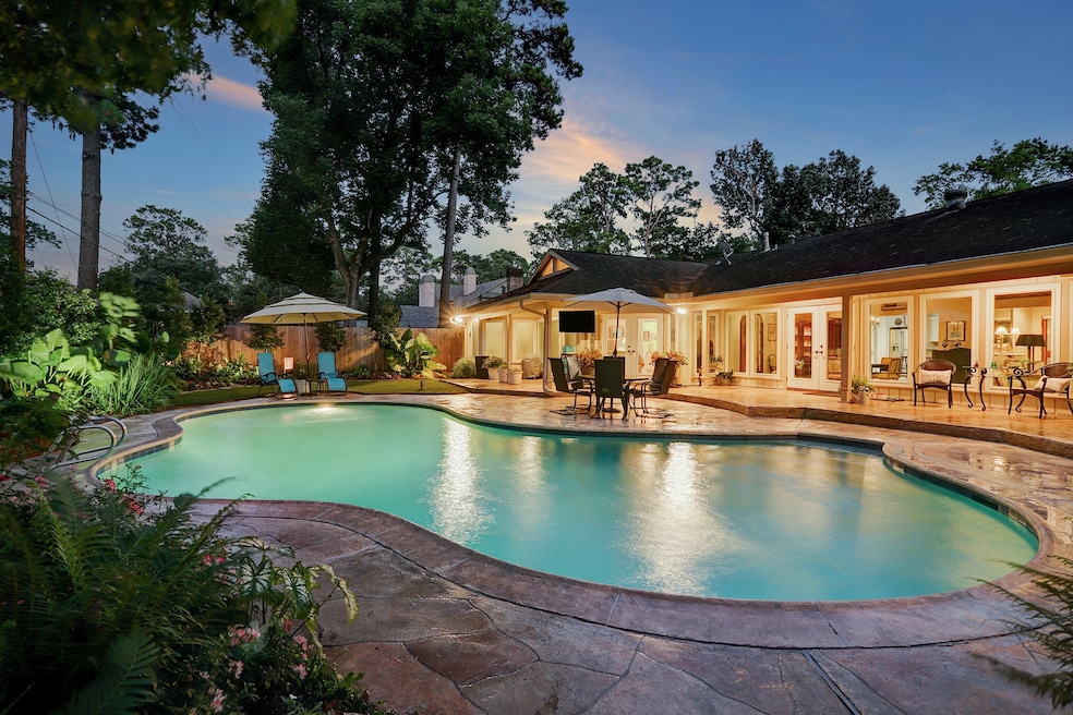 10310 Shady River Dr, Houston, TX 77042 - photo 1