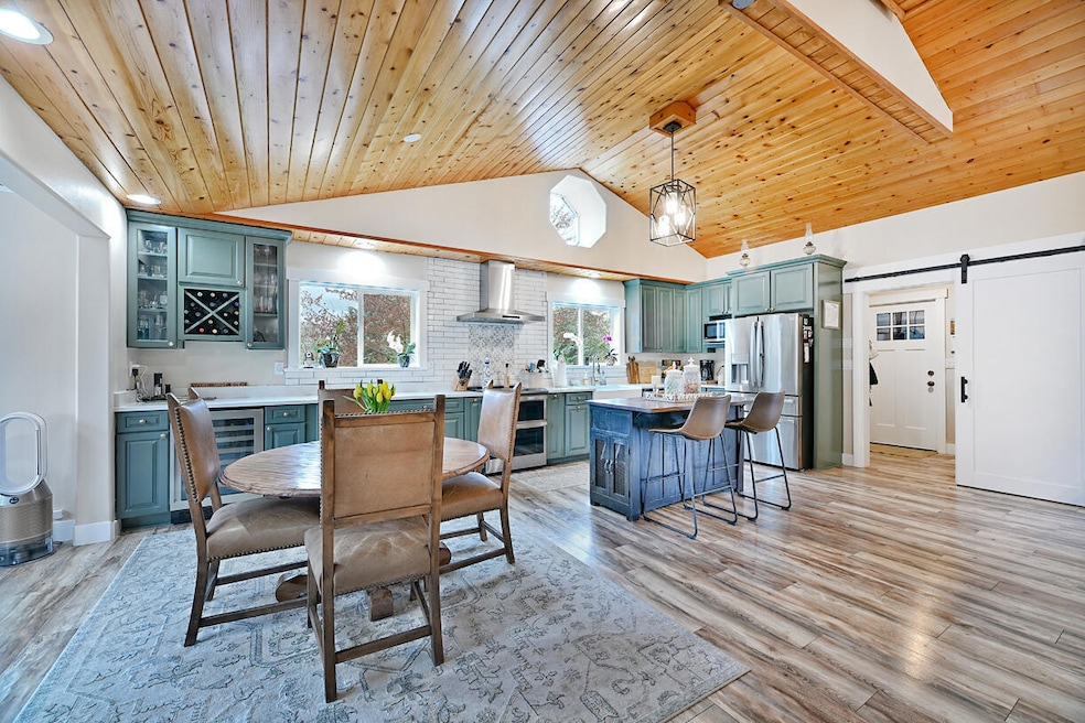 1027 Chevney Way, Shady Cove, OR 97539 - photo 1