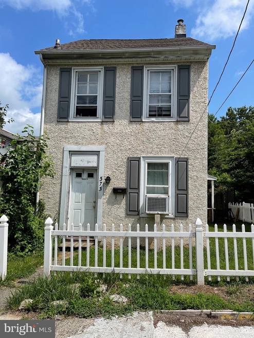 373 Beech St, Pottstown, PA 19464 - photo 1