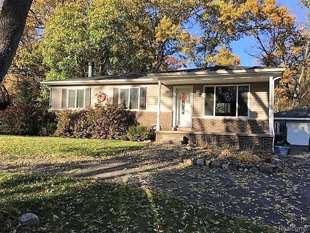 Clean Ranch w/Finished Walk-out & 2 Full Baths