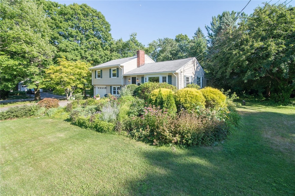 27 Winthrop Dr, Barrington, RI 02806 - photo 1