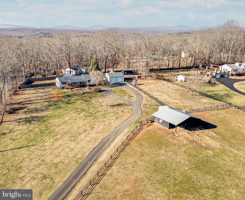 8487 Leeds Manor Rd, Warrenton, VA 20186 - photo 1