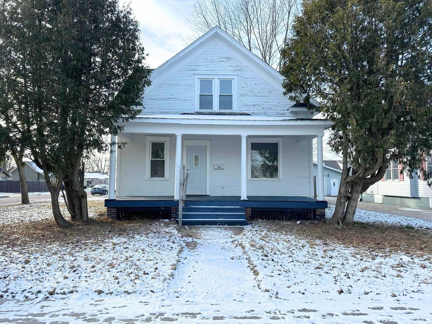 240 11th St S, Wisconsin Rapids, WI 54494 - photo 1