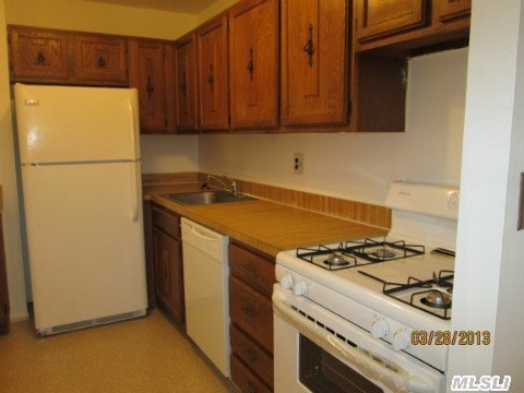 6916 242nd St unit 2nd Fl, Little Neck, NY 11362 - photo 1