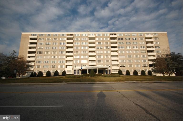Park Towers East unit 402, Baltimore, MD 21215 - photo 1