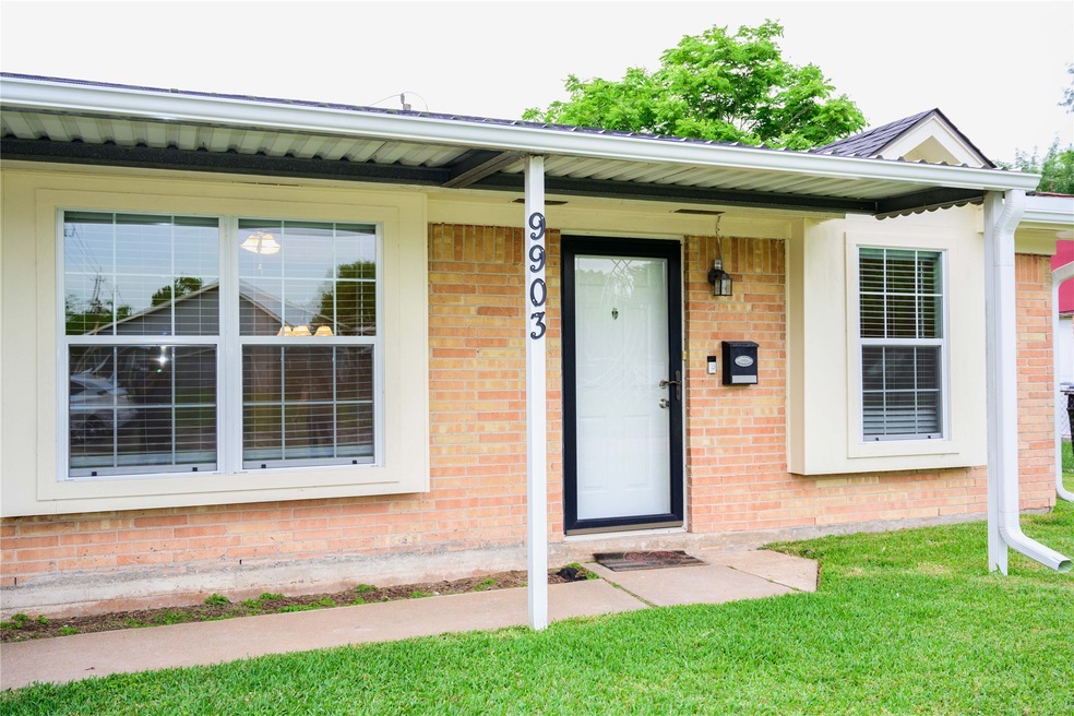 9903 Southport Dr, Houston, TX 77089 - photo 1