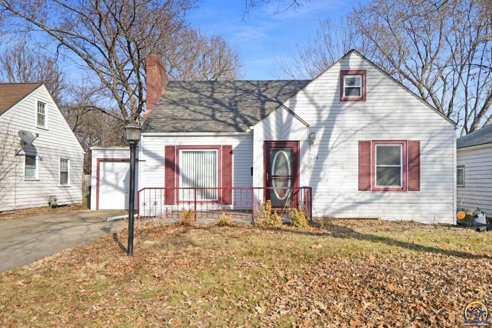 624 SW Grandview Ave, Topeka, KS 66606 - photo 1