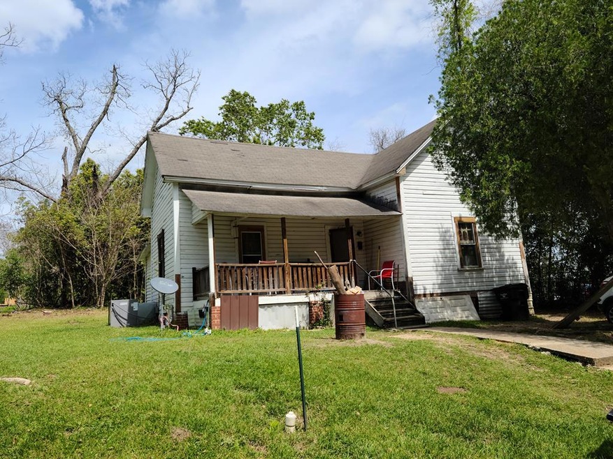 913 Ethel St, Douglas, GA 31533 - photo 1