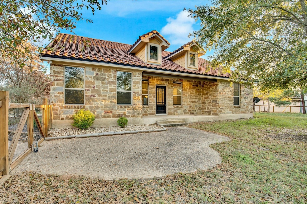 118 N Buckhorn Dr, Bastrop, TX 78602 - photo 1
