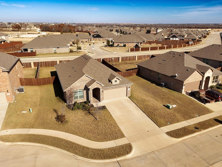 319 Smart Strike Ct, Granbury, TX 76049 - photo 1