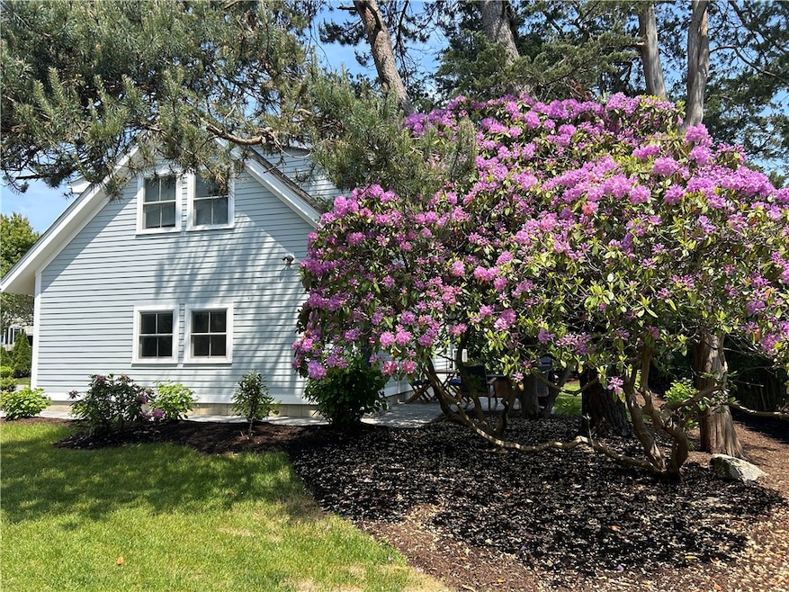 Private Entry and yard