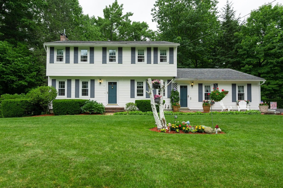 3 Olde Coach Rd, Derry, NH 03038 - photo 1