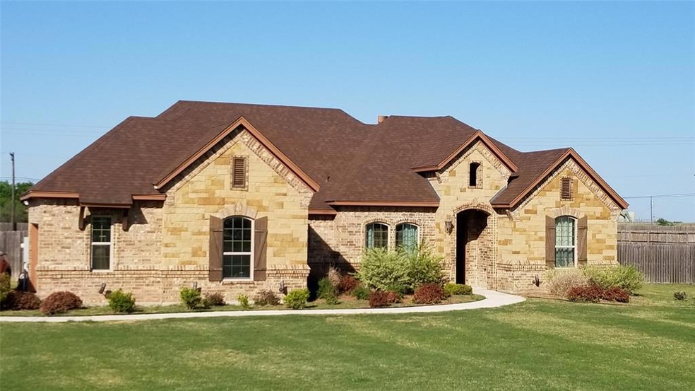 129 Cactus Dr, Decatur, TX 76234 - photo 1