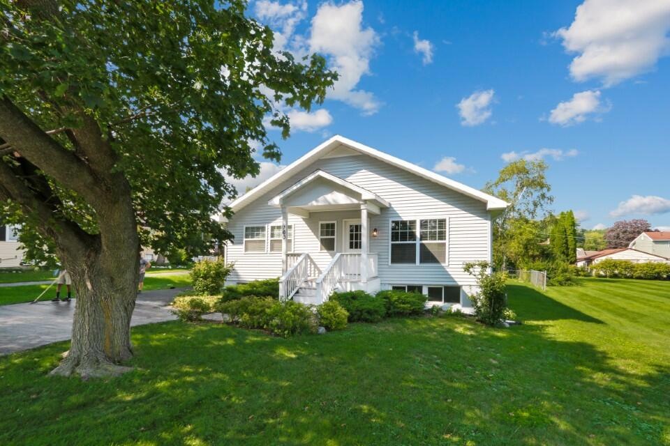 160 Dewey Ave, Fontana, WI 53125 - photo 1