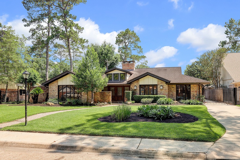 10039 Cedar Creek Dr, Houston, TX 77042 - photo 1