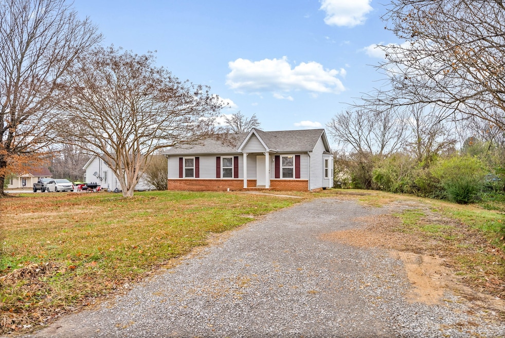 915 Cal Ct, Clarksville, TN 37042 - photo 1