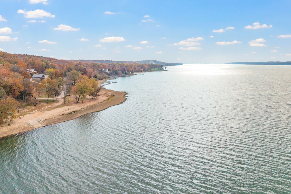 561 Eagle Shore Dr, Dover, TN 37058 - photo 1