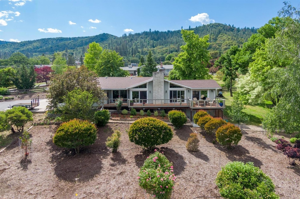 3980 Livingston Rd, Central Point, OR 97502 - photo 1