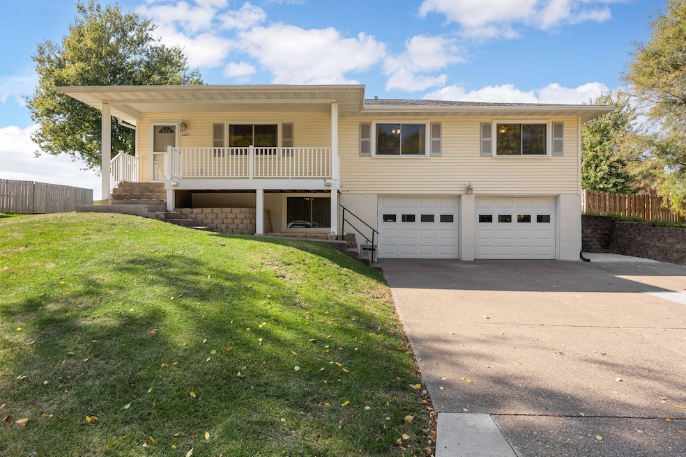 2210 Imperial Oaks Dr, Muscatine, IA 52761 - photo 1