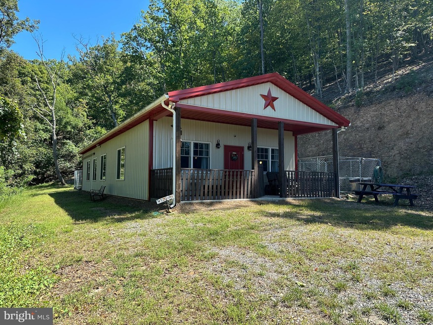 1099 Brocket Dr, Points, WV 25437 - photo 1