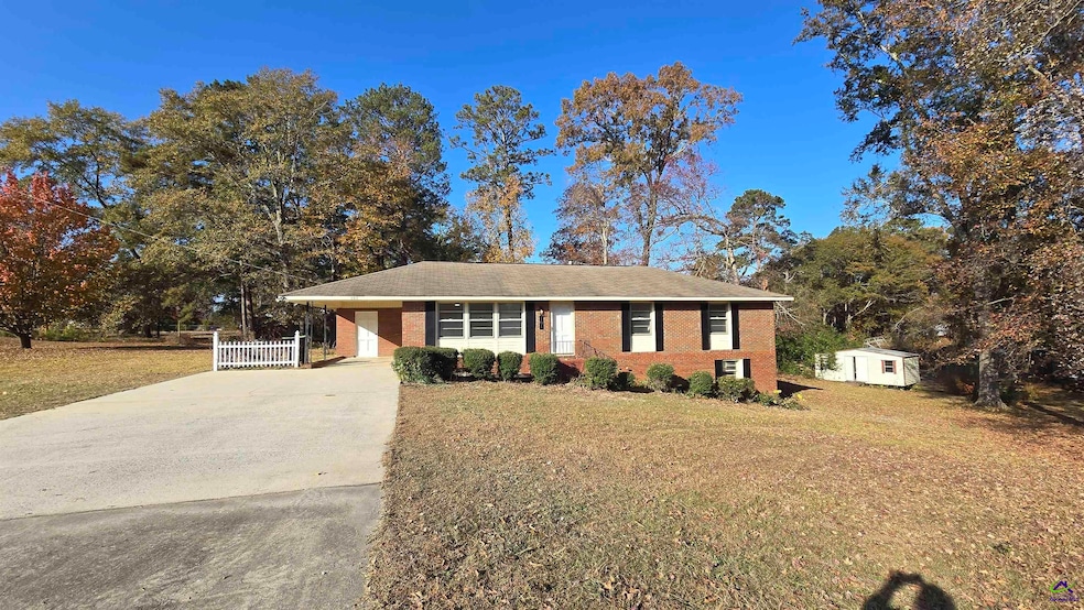 101 Vivian Dr, Byron, GA 31008 - photo 1