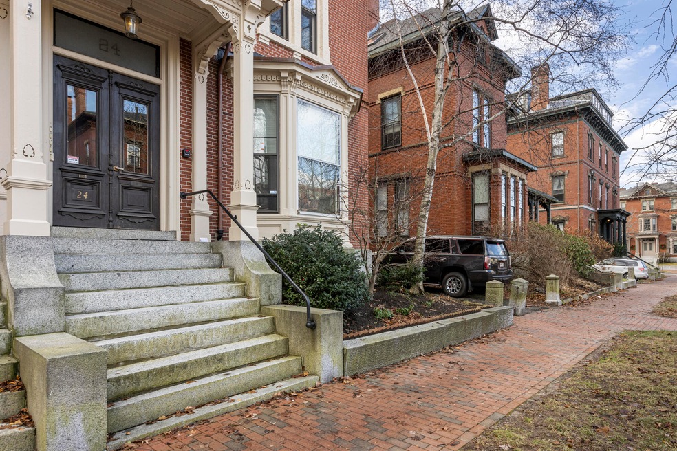 24 Deering St_#2_W5_032
