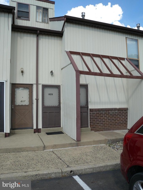 1825 Bridgetown Pike unit 609, Feasterville Trevose, PA 19053 - photo 1