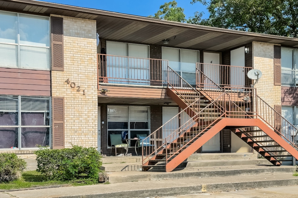 4021 Briar Hollow Dr unit 4, Dickinson, TX 77539 - photo 1