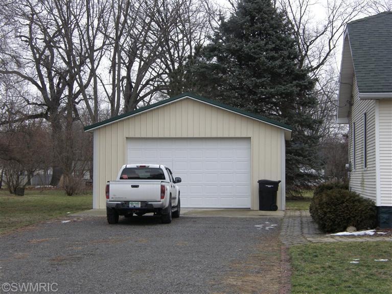 1101 Edwards St, Niles, MI 49120 - photo 1