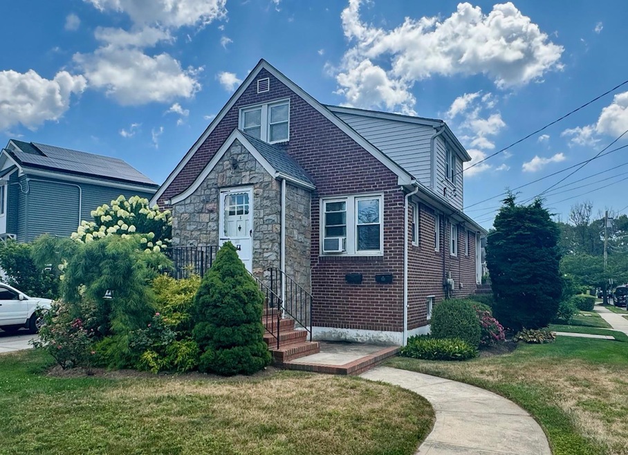 38 Leach St unit 2, Lynbrook, NY 11563 - photo 1