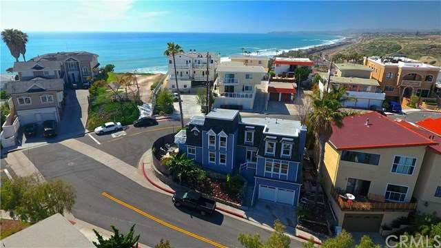Corner lot home walking distance to the beach and 