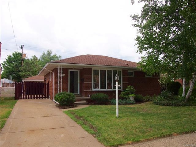 Front Elevation & Privacy Gate