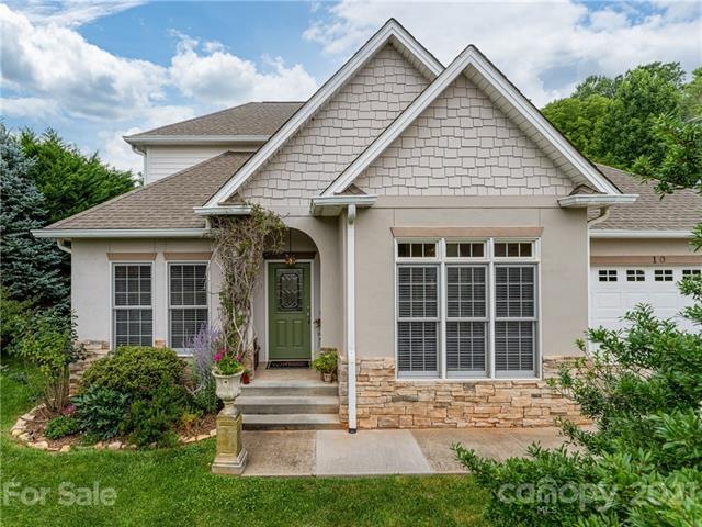 Welcome home to 10 Halyn Lane!