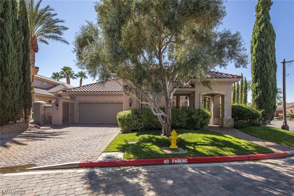 Gorgeous one story home in Lake Las Vegas South Sh