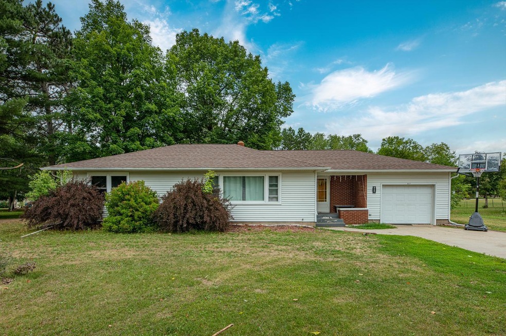 927 E Somo Ave, Tomahawk, WI 54487 - photo 1