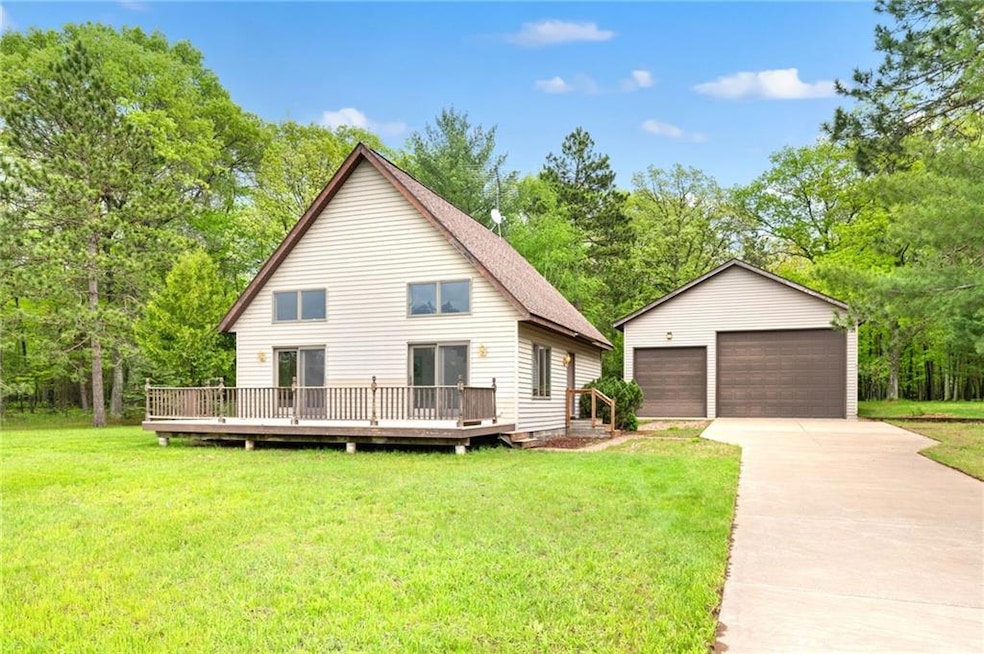Chalet Style on 1 acre in lovely Voyager Village!