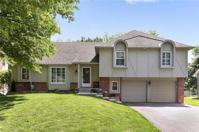 10241 Caenen Dr, Lenexa, KS 66215 - photo 1