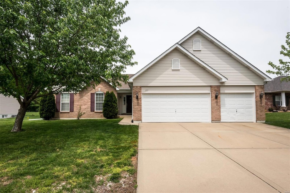 612 Thoreau Dr, O Fallon, IL 62269 - photo 1