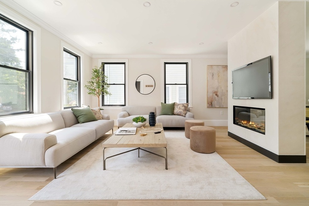 Sold $2,404,850 • Co-Listing Agent