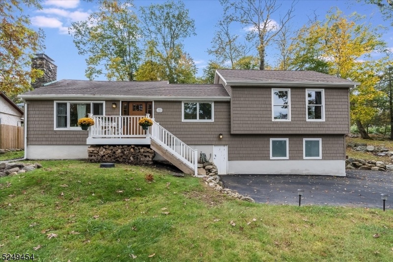 10 Lakeview Rd, Hopatcong, NJ 07843 - photo 1