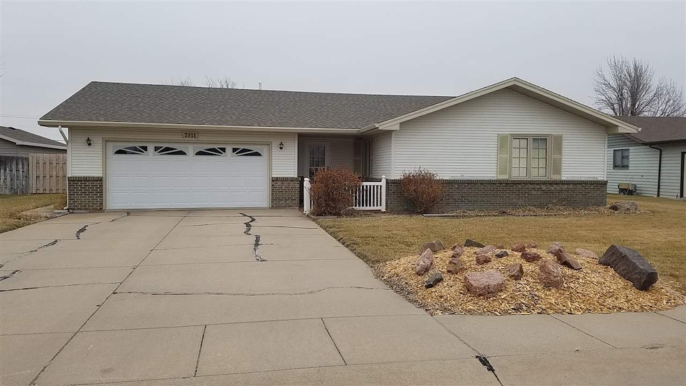 3911 W Redwood Dr, North Platte, NE 69101 - photo 1