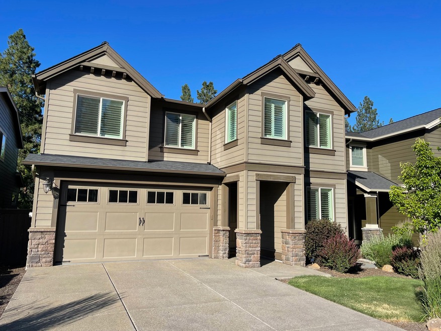 60338 SE Hedgewood Ln, Bend, OR 97702 - photo 1