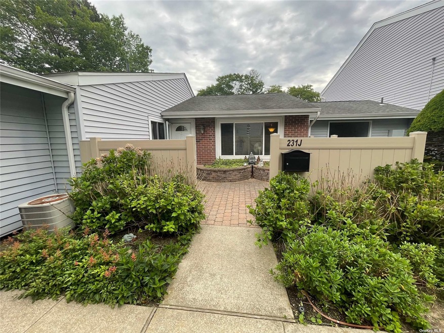 231 Springmeadow Dr unit J, Holbrook, NY 11741 - photo 1