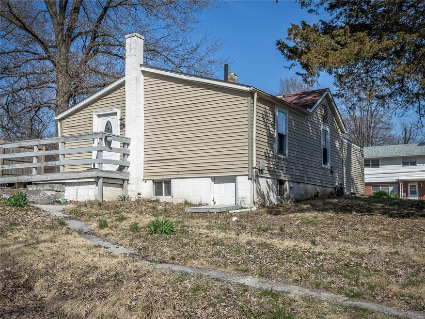 Side View/room to add a garage